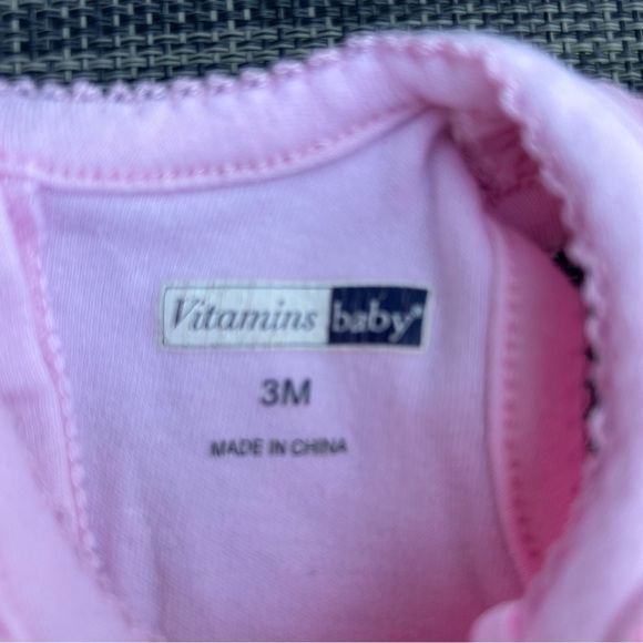 🍭Vitamins Baby Soft Pink one piece floral aplique - Picture 5 of 11